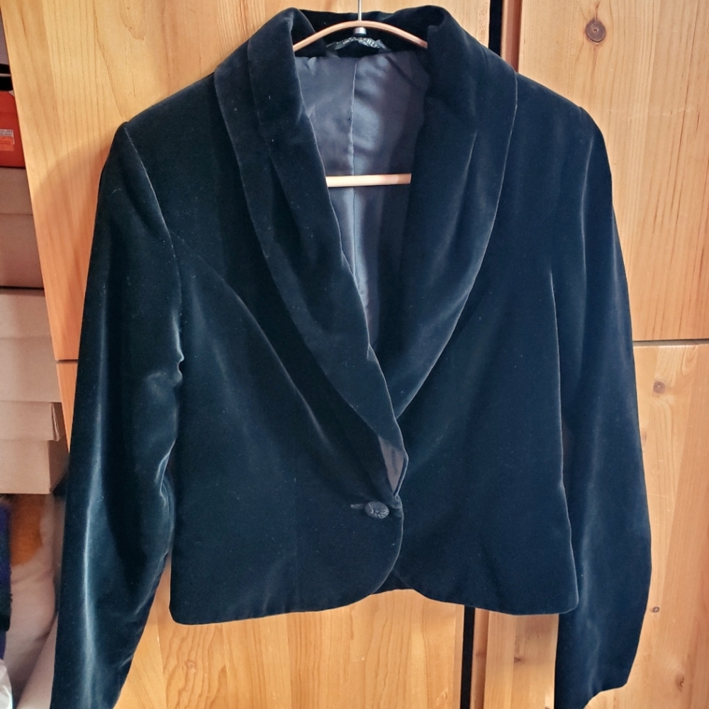 Vintage Laura Ashley Black Velvet Cropped Blazer Size 6